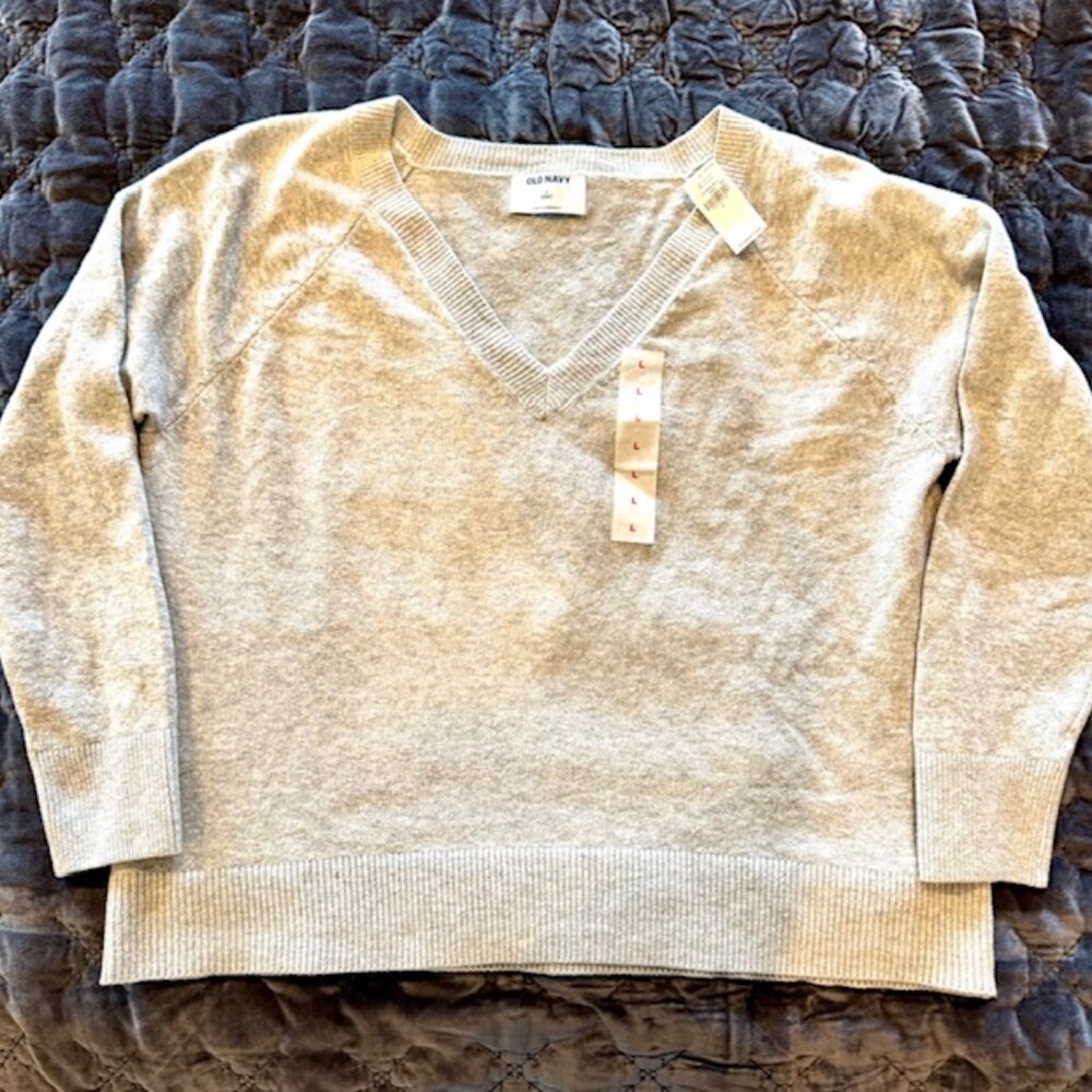 NWT Women's Gray Old Navy V-Neck Sweater Size L